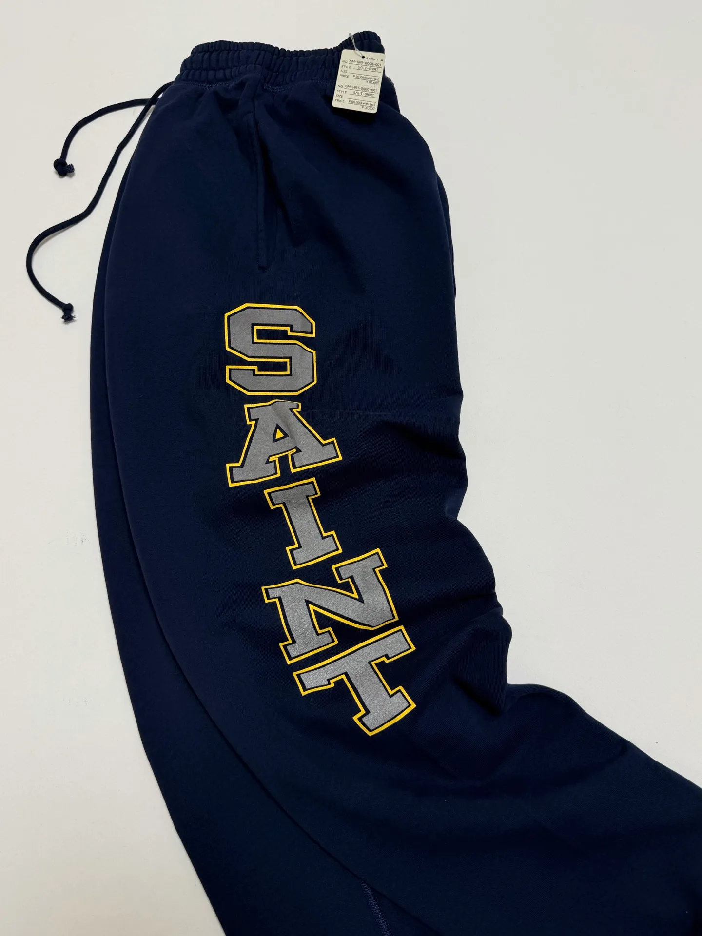 SAINT Mxxxxxx SWEAT PANTS/SAINT/NVY Reflective SAINT sweatpants Blue S-XL Original mold opening Loose tailoring Four needles and six lines boneless technology Top printing technology 3M reflective paste The best reflective effect in the industry Correct version Original consistent main mark/wash mark/cherub anti-counterfeiting